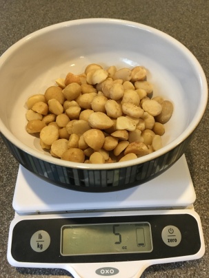 5 ounces of macadamia nuts