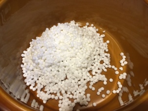 Soaked/drained tapioca pearls in slow cooker.